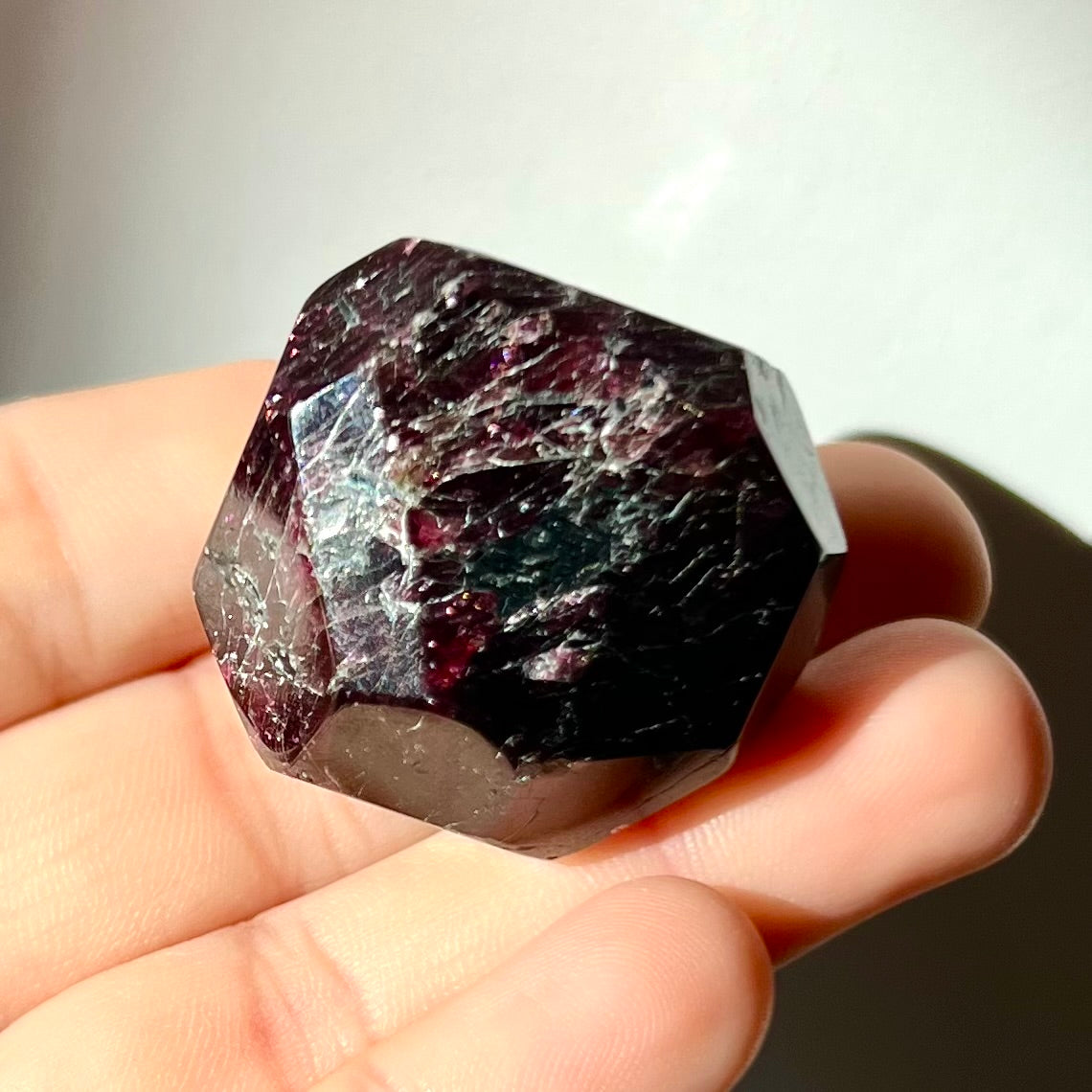 Polyèdre de Grenat Rhodolite 6