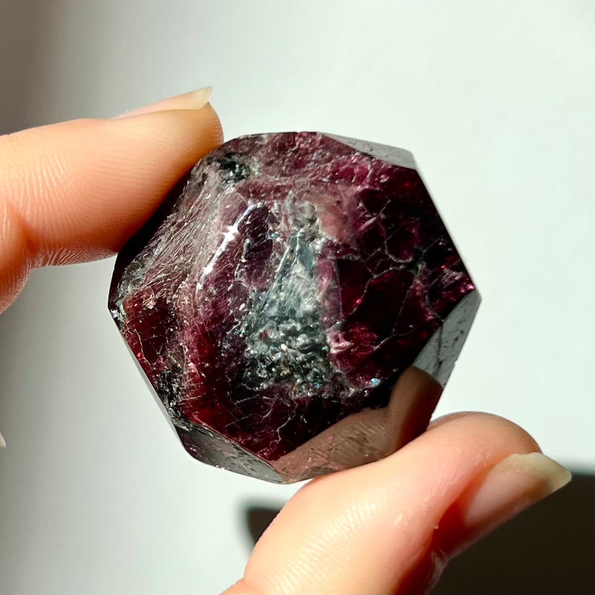 Polyèdre de Grenat Rhodolite 8