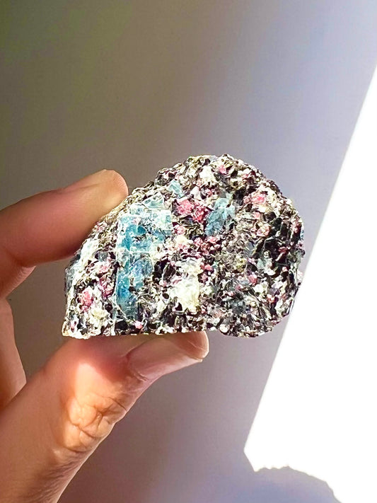 Spécimen Cyanite / Grenat / Biotite / Albite / Quartz 2