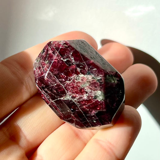 Polyèdre de Grenat Rhodolite 3