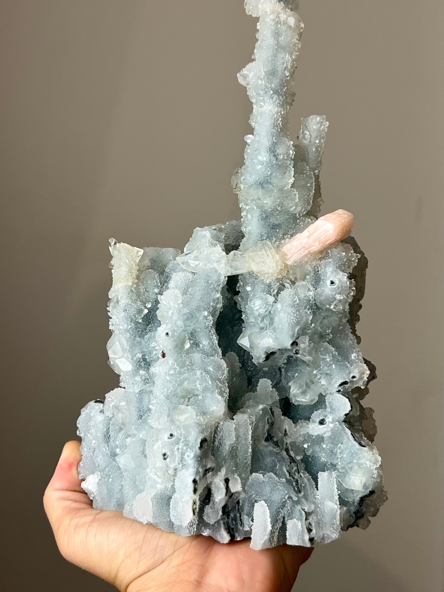 Apophylite / Calcédoine / Stilbite brute