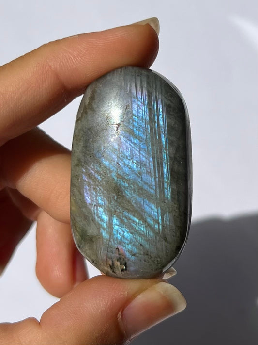 Galet de Labradorite 17