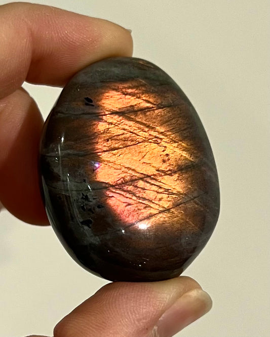 Galet de Labradorite 17