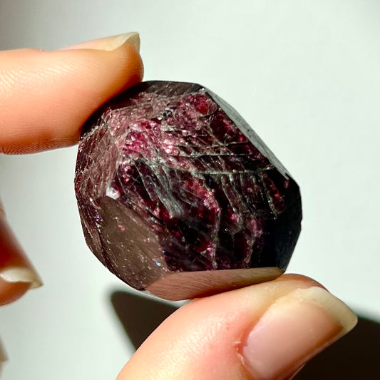 Polyèdre de Grenat Rhodolite 7
