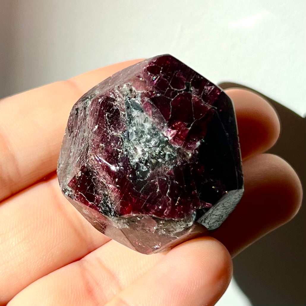 Polyèdre de Grenat Rhodolite 8