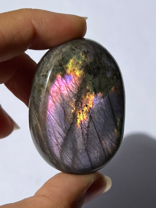 Galet de Labradorite 18