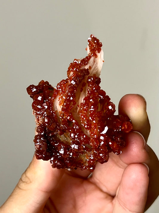 Vanadinite sur Baryte brute 2