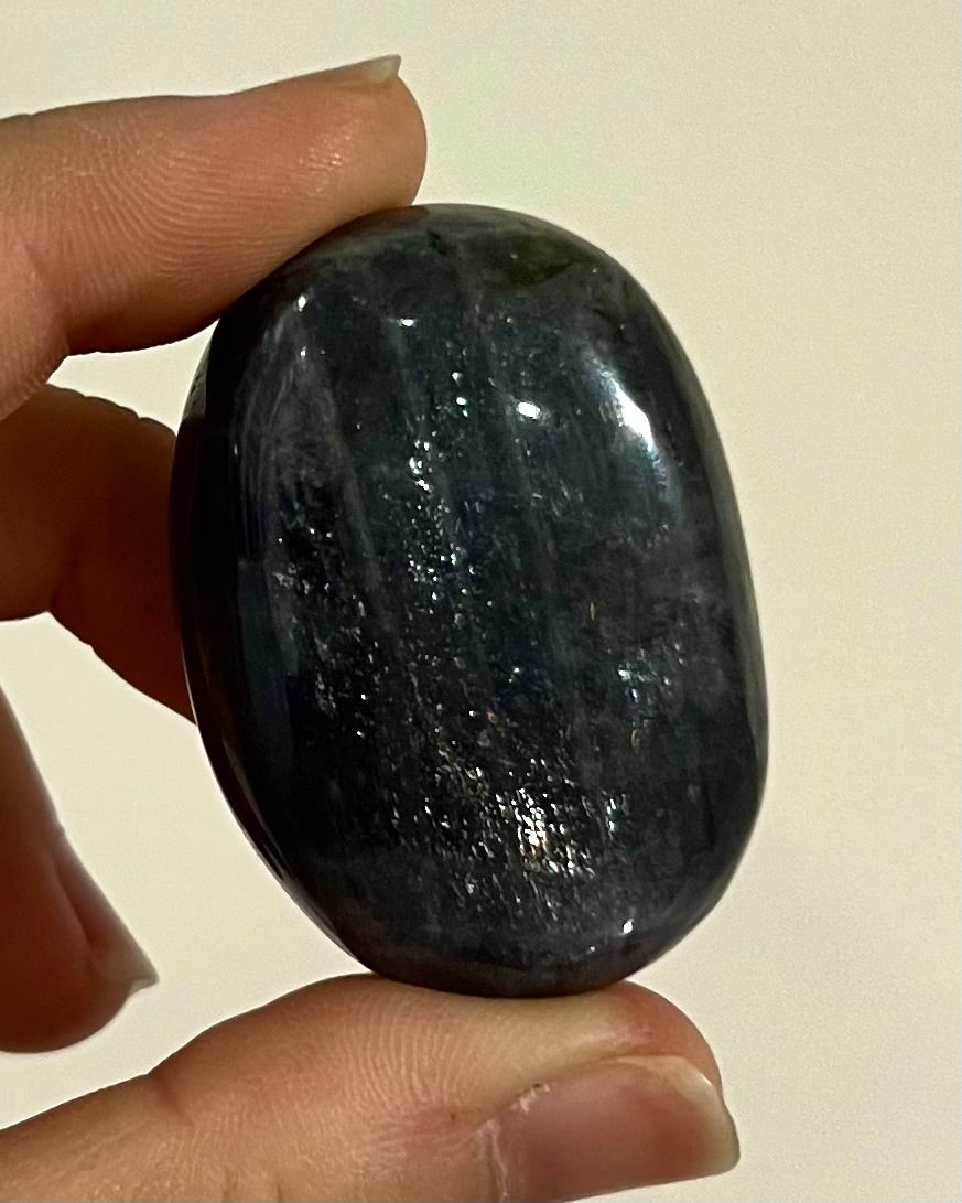 Galet de Labradorite 18