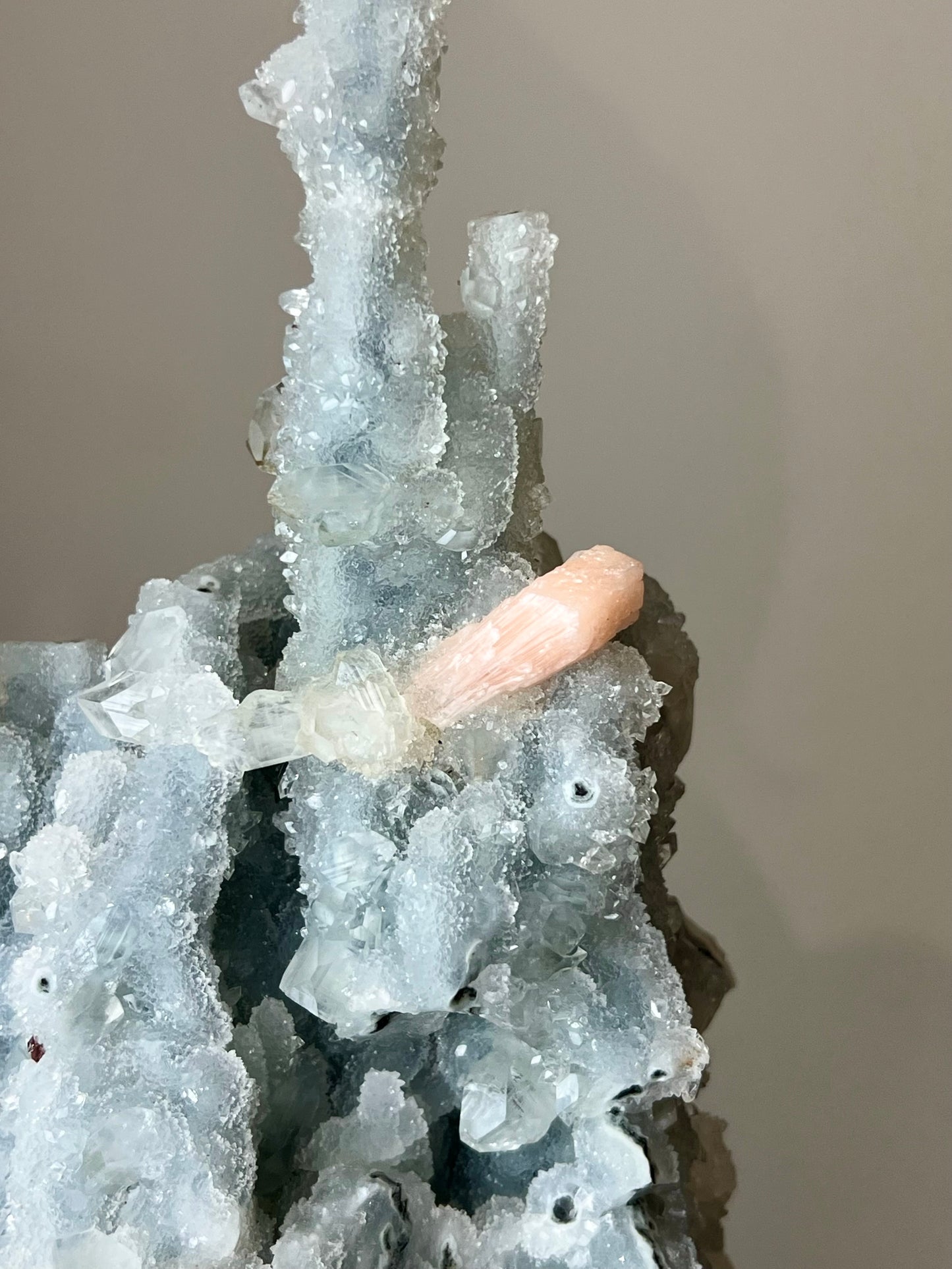 Apophylite / Calcédoine / Stilbite brute
